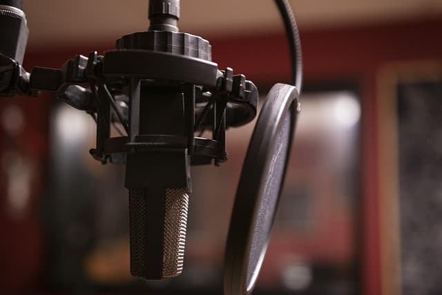 Hoaxbusters Podcast: Analyzing Information and Discussing Hidden Facts